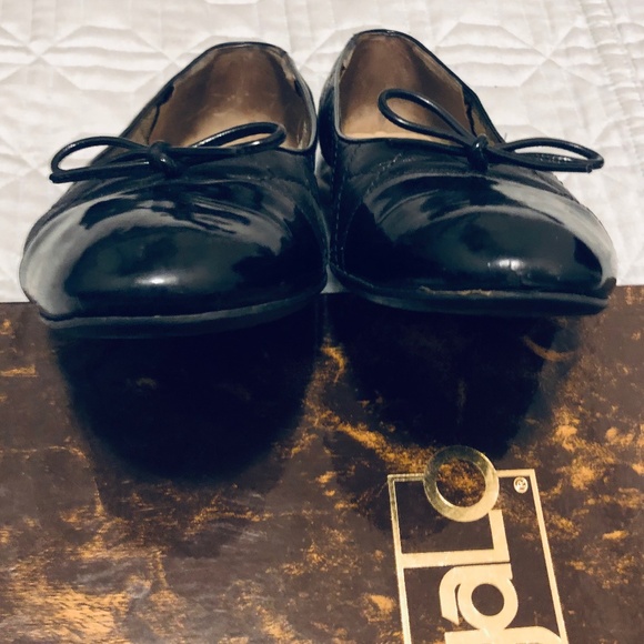 Handmade in Italy Quilted Leather Captoe Pumps - Picture 4 of 15